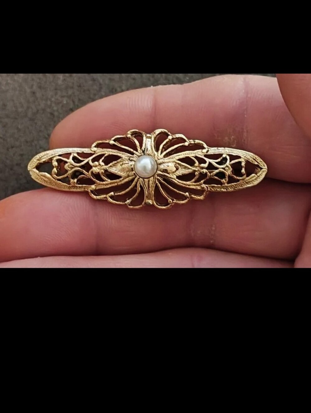 1980s Victorian Style Gold Tone Bar Brooch With a Central Faux Pearl Accent